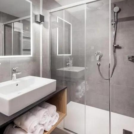 Schoeneben 4 Wald im Pinzgau